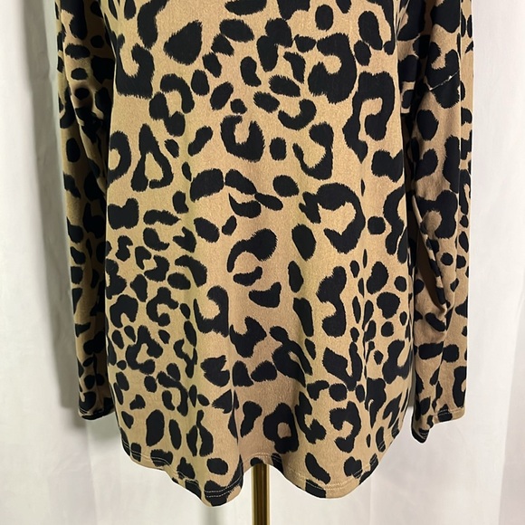 🛍 6 for $35 • NWT HEIMISH USA Animal Print Oh So Soft Knit V-Neck Lounge Top - Picture 7 of 16